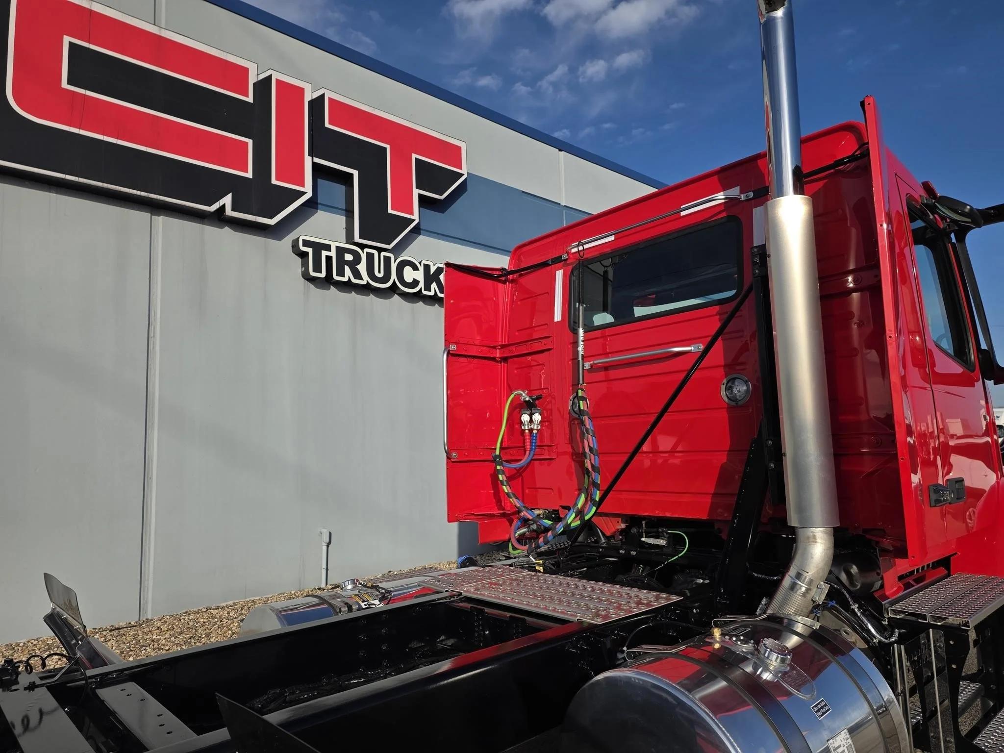 2026 Volvo VNR 640 in Springfield, IL — photo 5