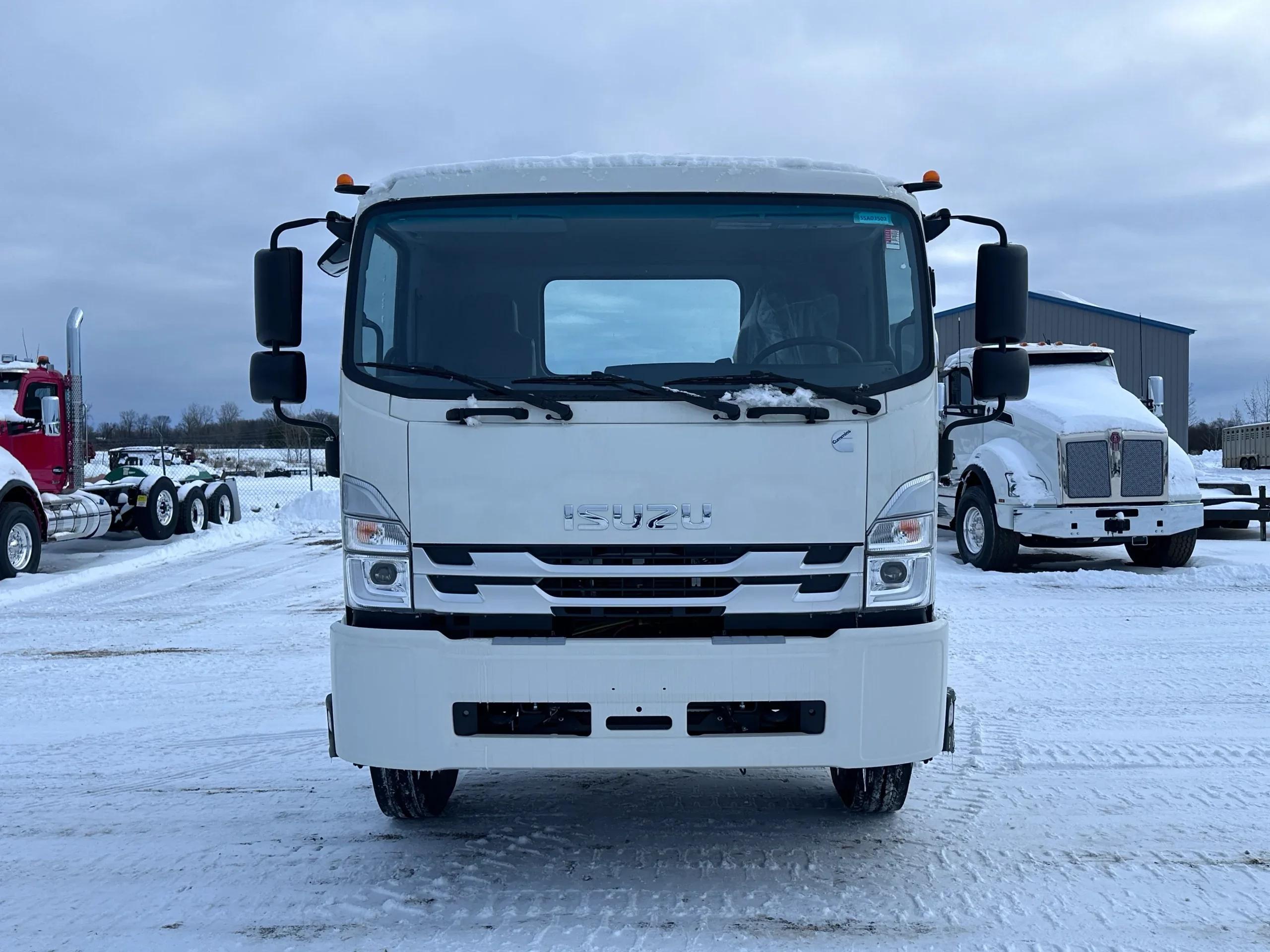 2025 Isuzu FTR — photo 2