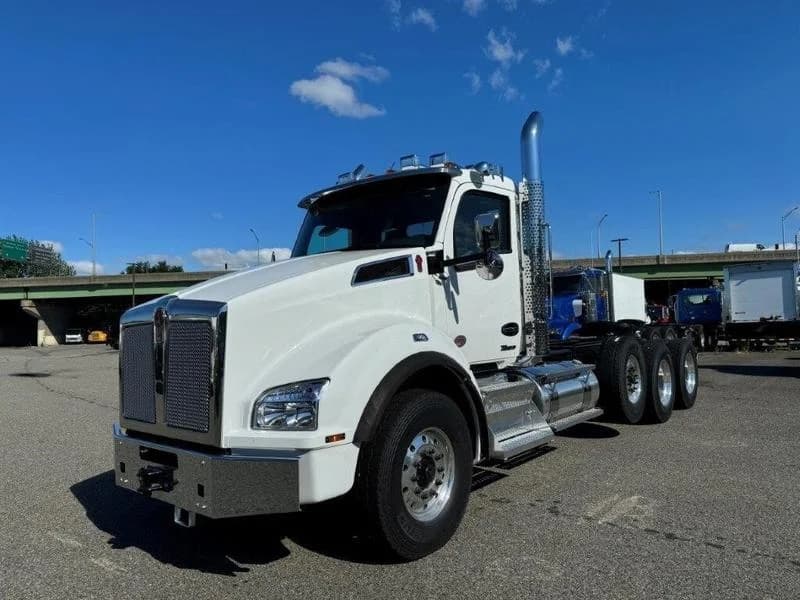 2025 Kenworth T880