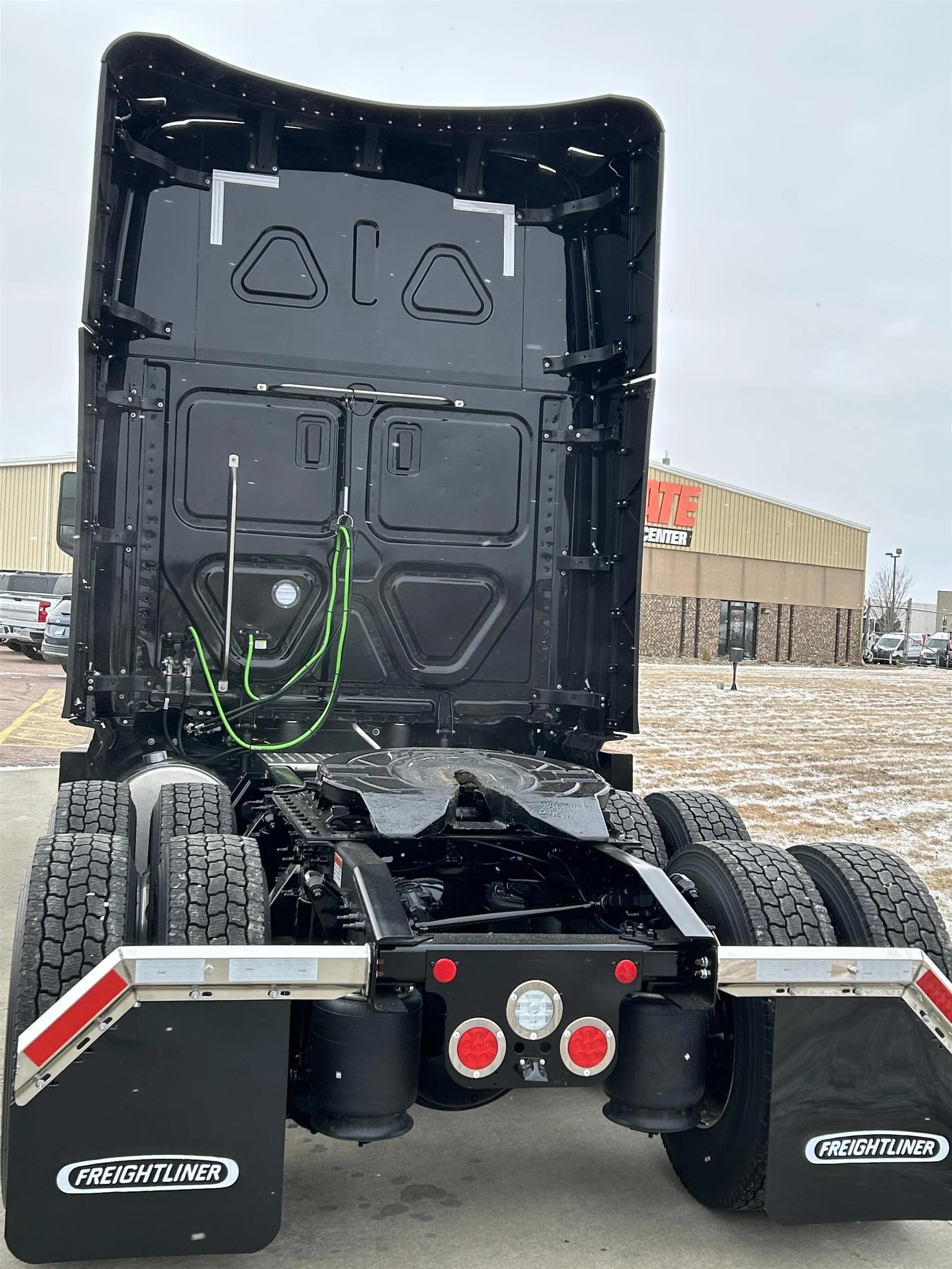 2026 Freightliner Cascadia in Sioux Falls, SD — photo 5
