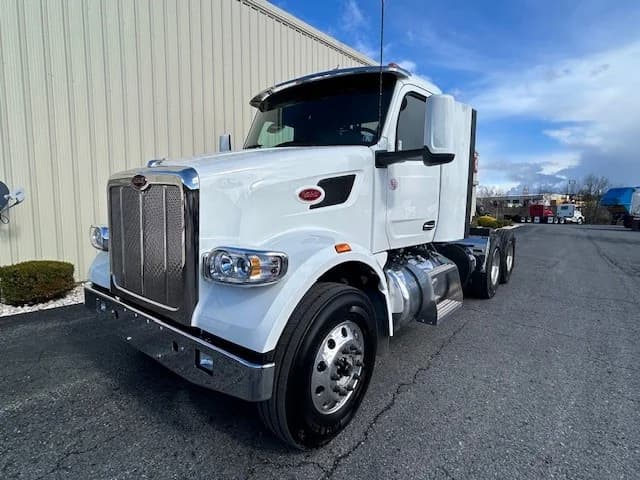 2025 Peterbilt 567