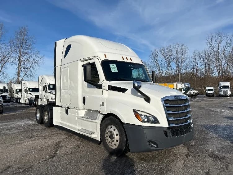 2022 Freightliner Cascadia in Akron, OH