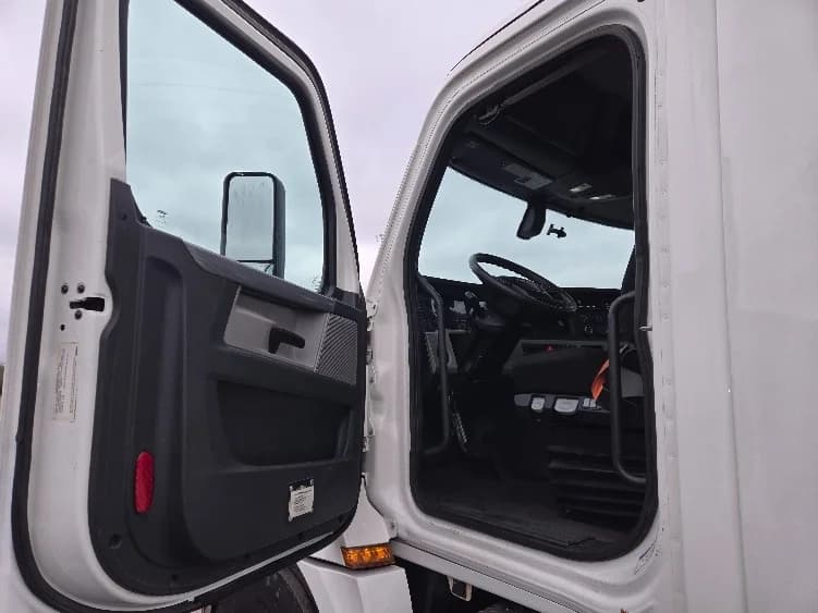 2019 Freightliner Cascadia in White Deer, PA — photo 9