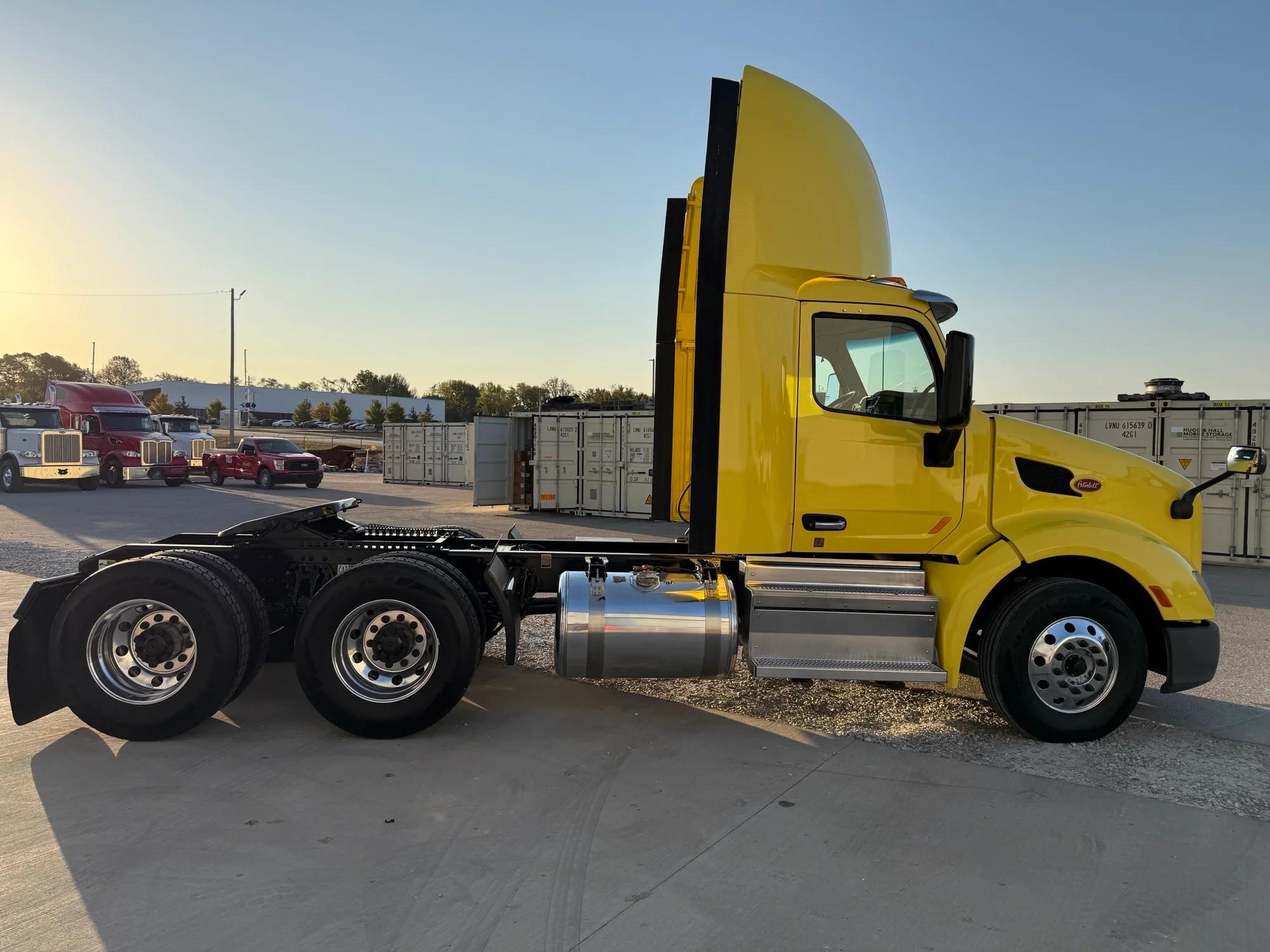 2021 Peterbilt 579 in Lowell, AR — photo 6