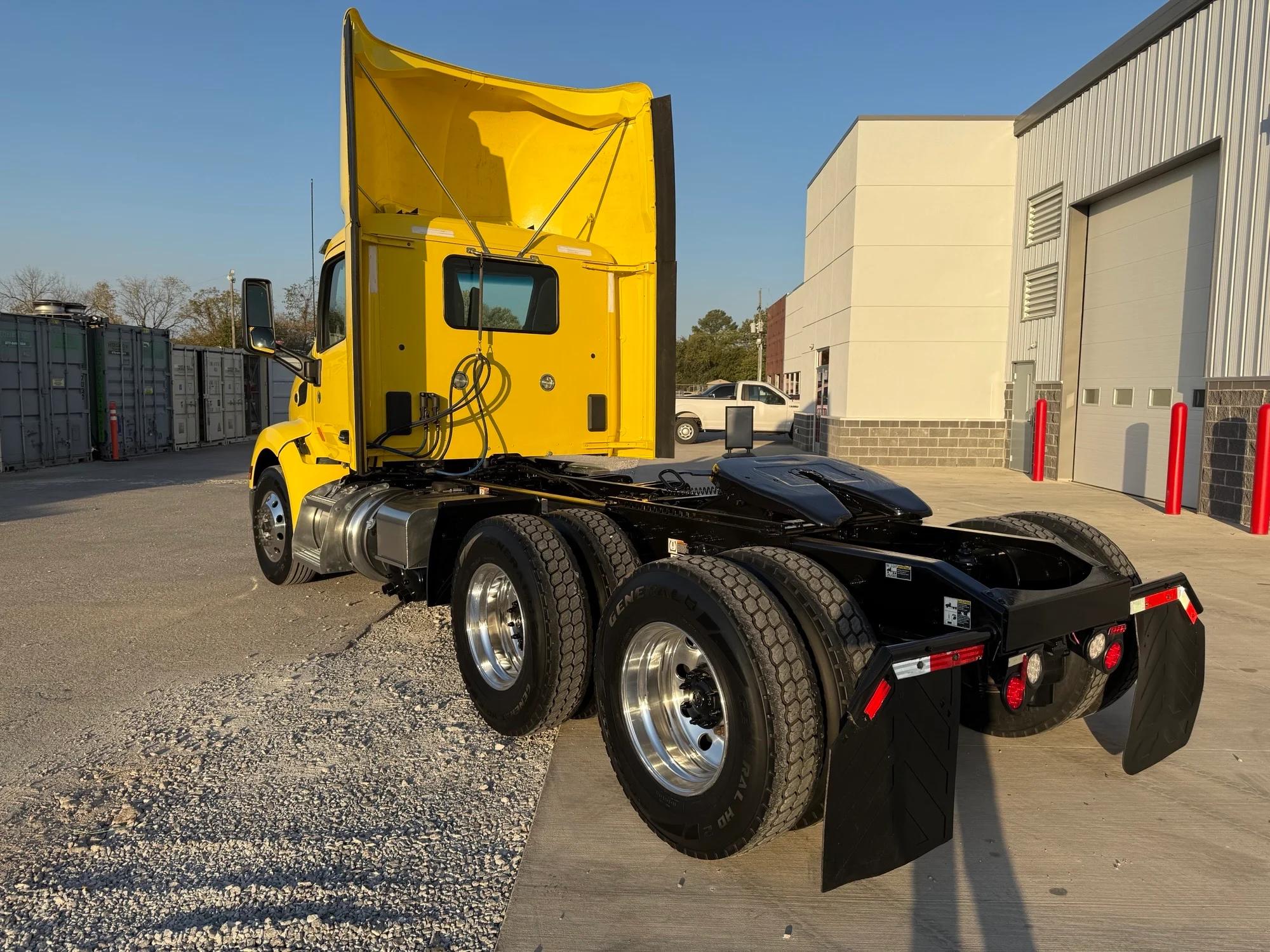 2021 Peterbilt 579 in Lowell, AR — photo 3