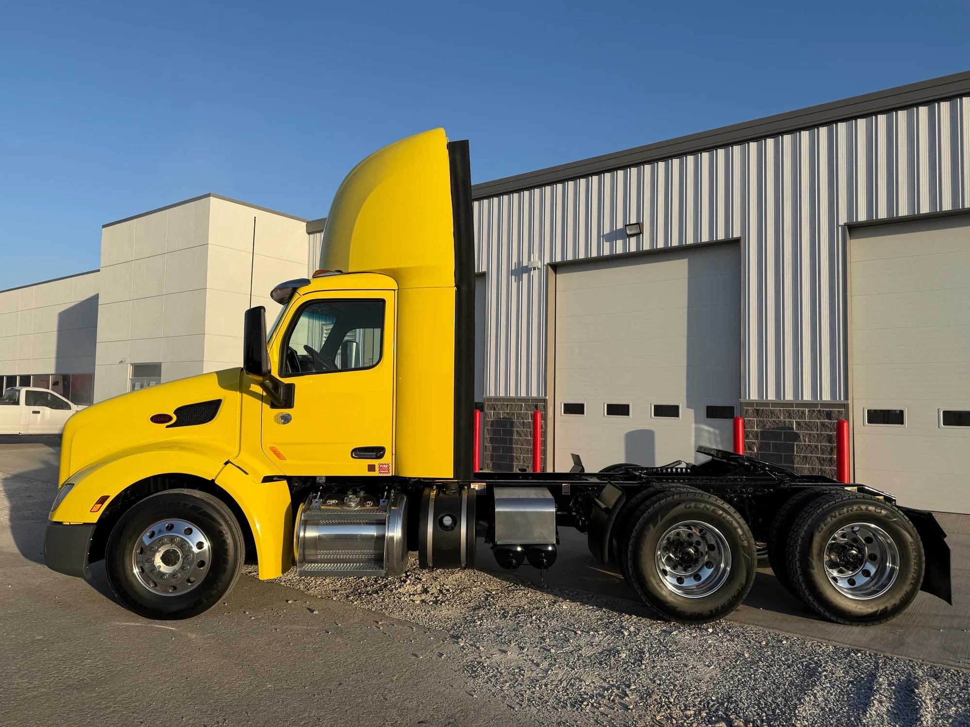 2021 Peterbilt 579 in Lowell, AR — photo 2