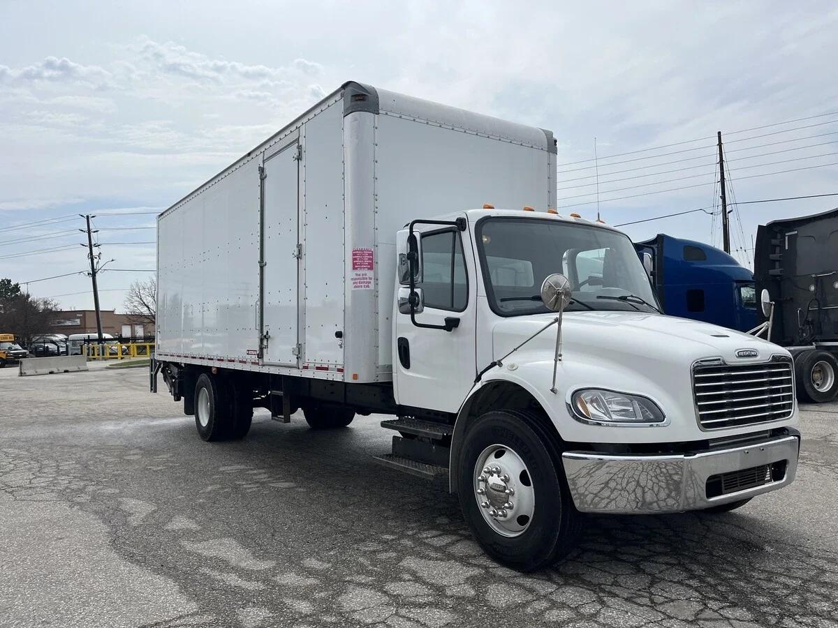 2019 Freightliner M2 106 in London, ON — photo 3