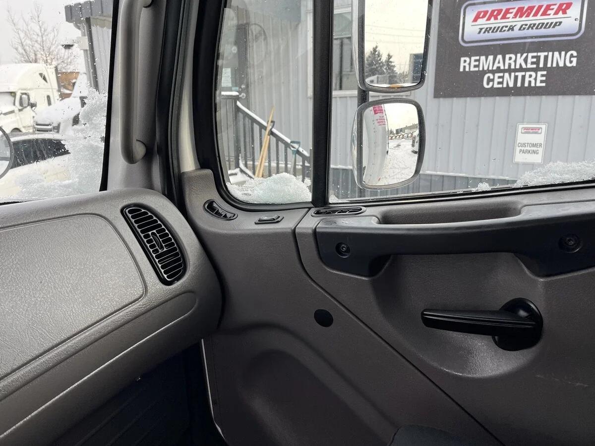2019 Freightliner M2 106 in London, ON — photo 32