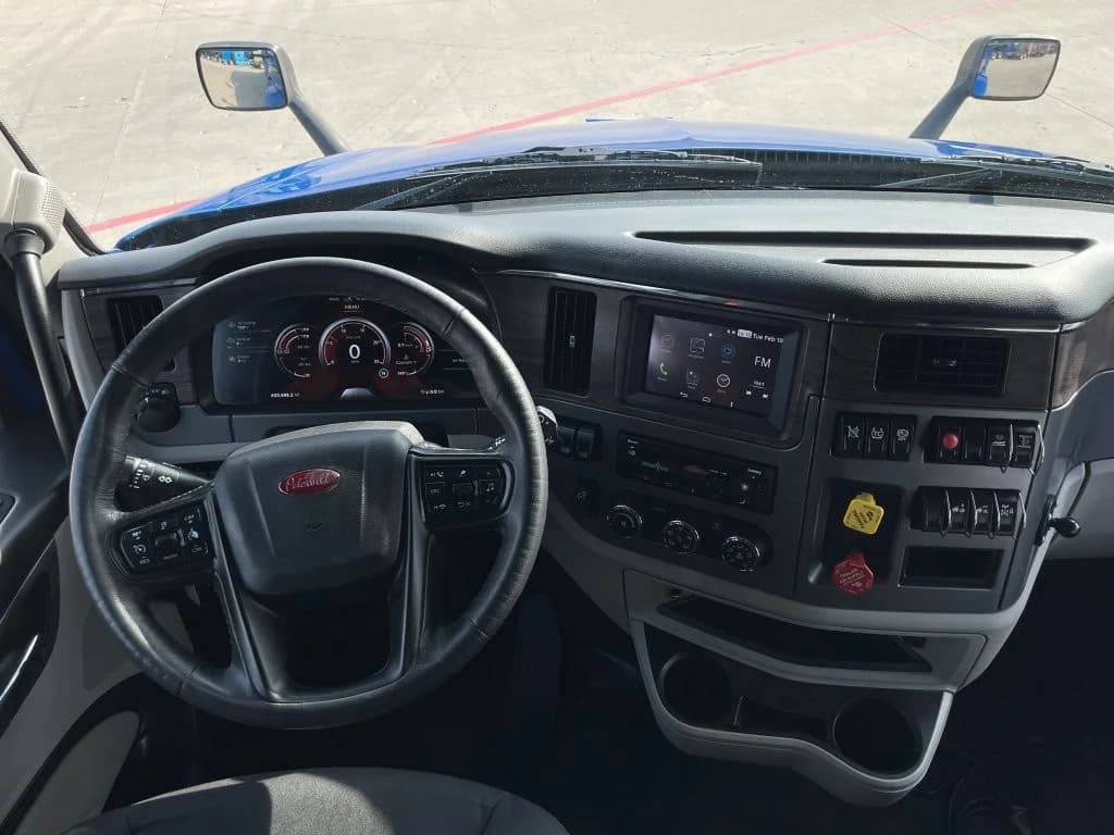 2023 Peterbilt 579 in Springfield, MO — photo 12