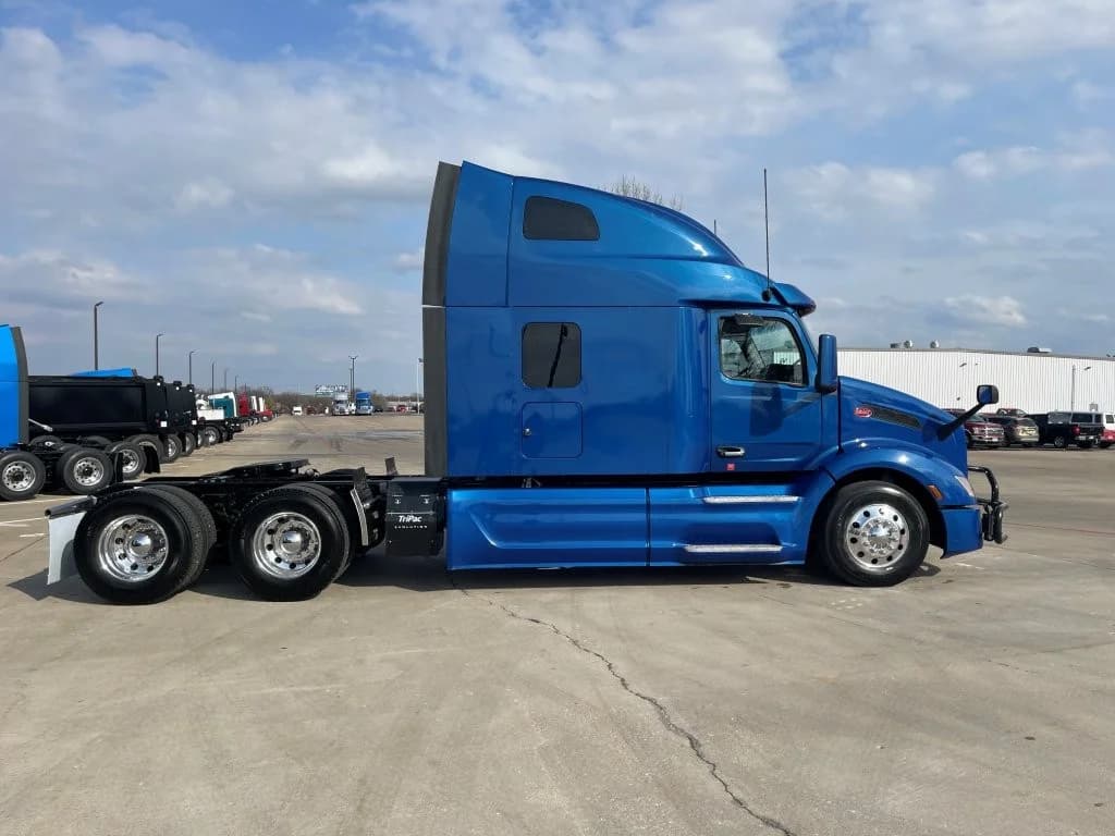 2023 Peterbilt 579 in Springfield, MO — photo 6