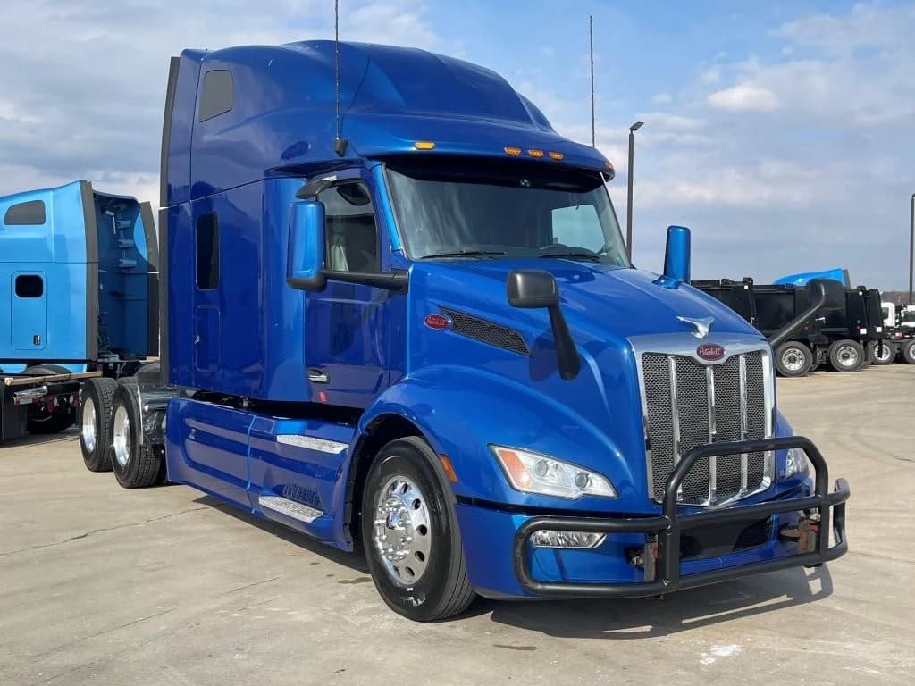 2023 Peterbilt 579 in Springfield, MO — photo 7