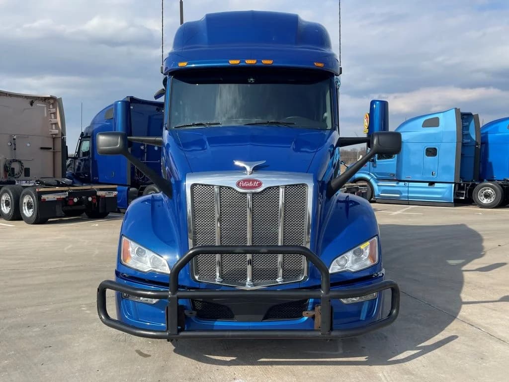 2023 Peterbilt 579 in Springfield, MO — photo 8