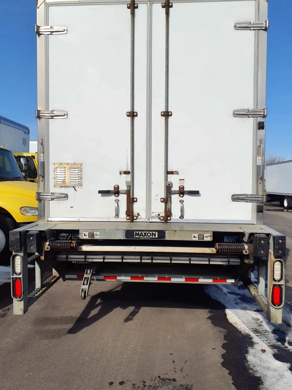 2016 Freightliner M2 106 in Bolingbrook, IL — photo 5