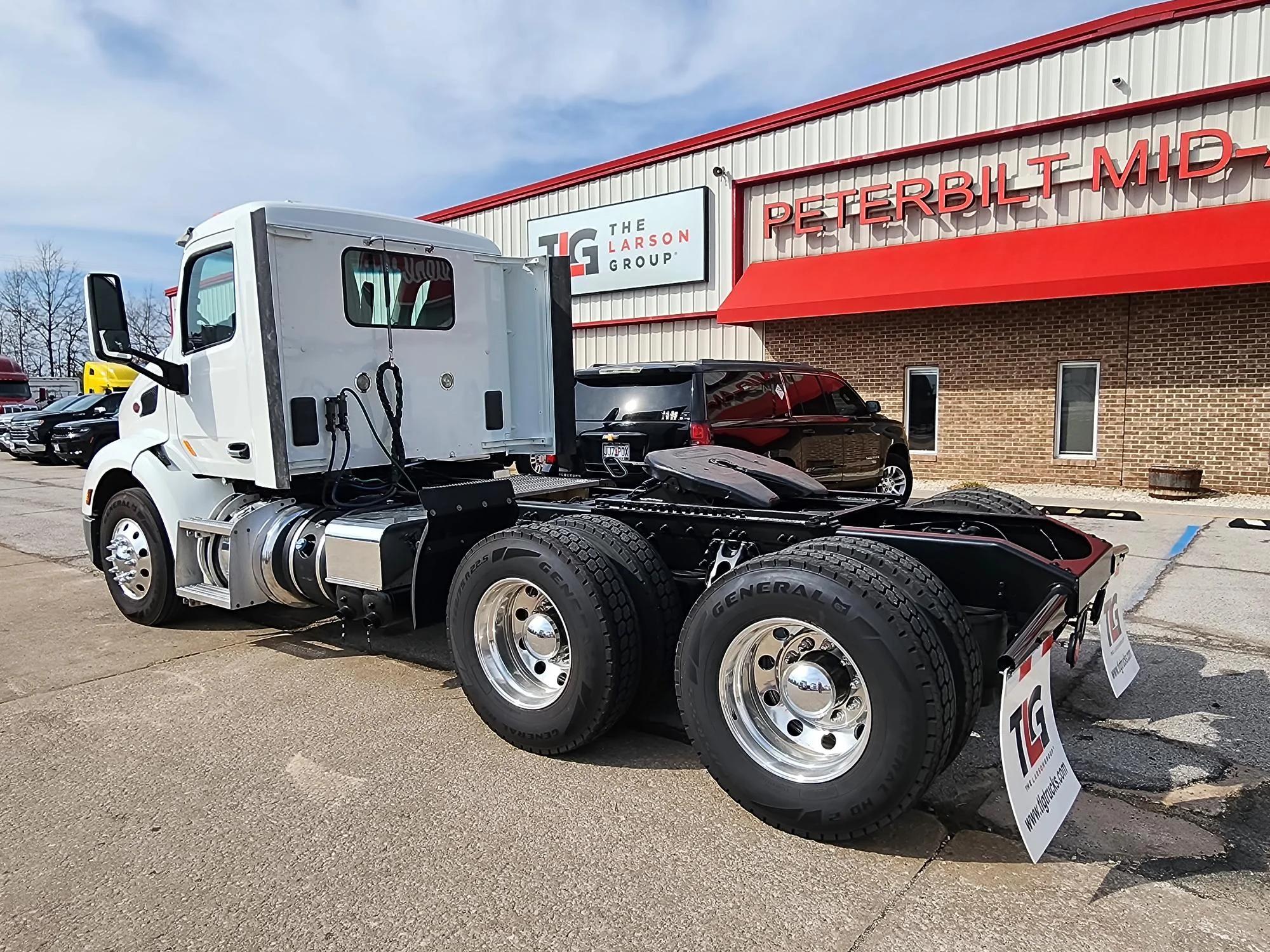 2021 Peterbilt 579 in O'Fallon, MO — photo 3