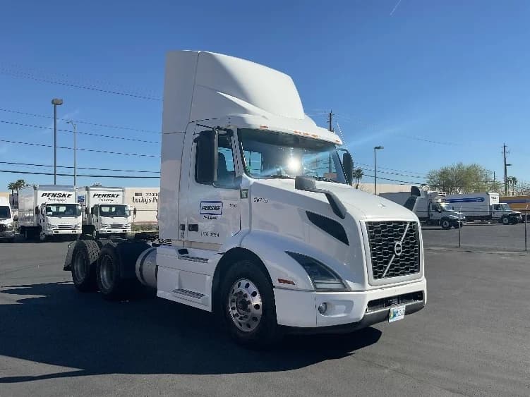 2020 Volvo VNR 640