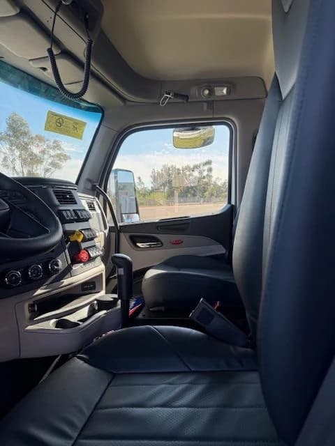 2027 Peterbilt 567 in Sylmar, CA — photo 9