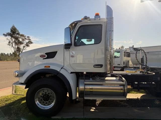 2027 Peterbilt 567 in Sylmar, CA — photo 5