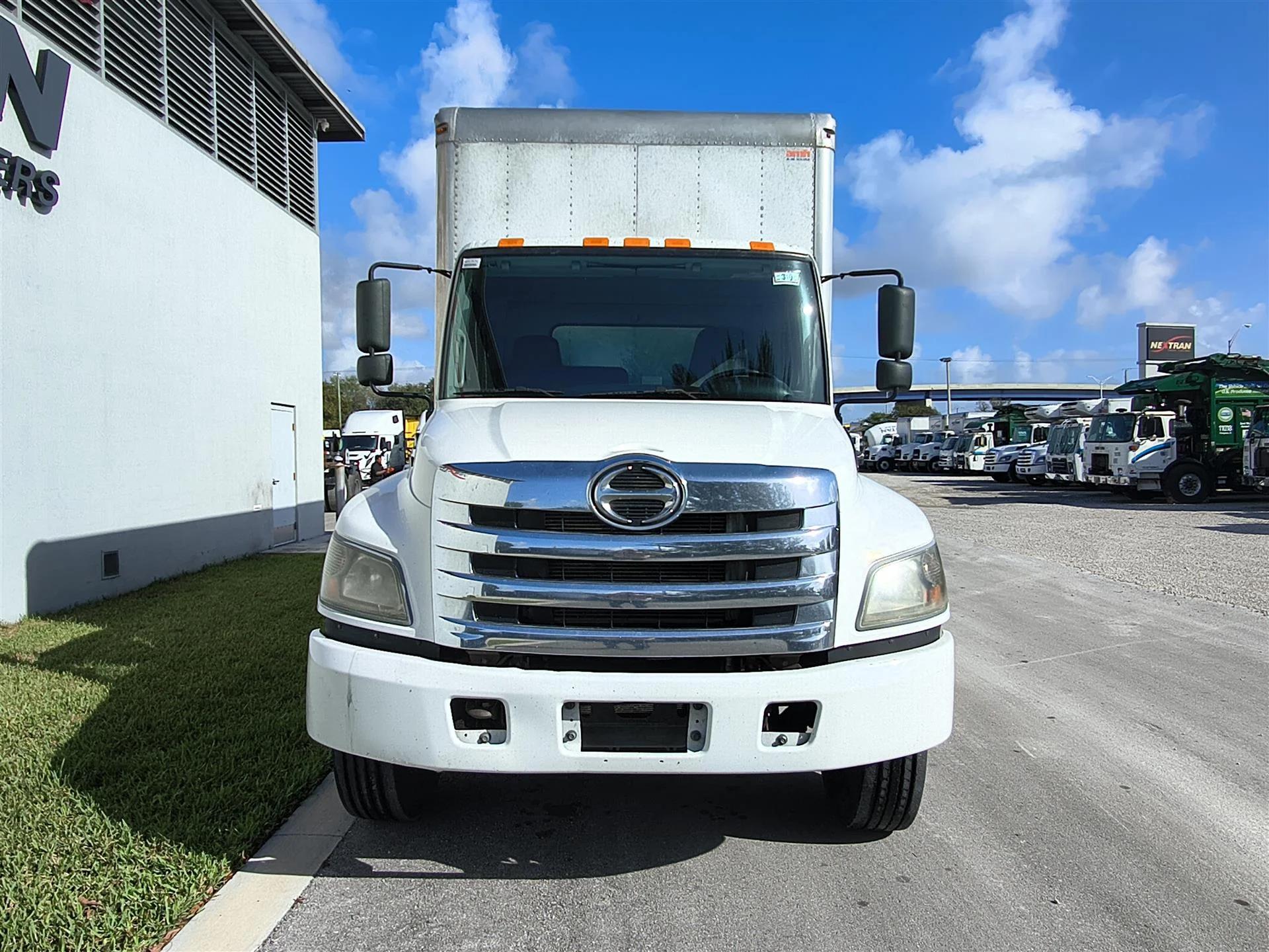 2020 Hino 268 in Fort Lauderdale, FL — photo 2