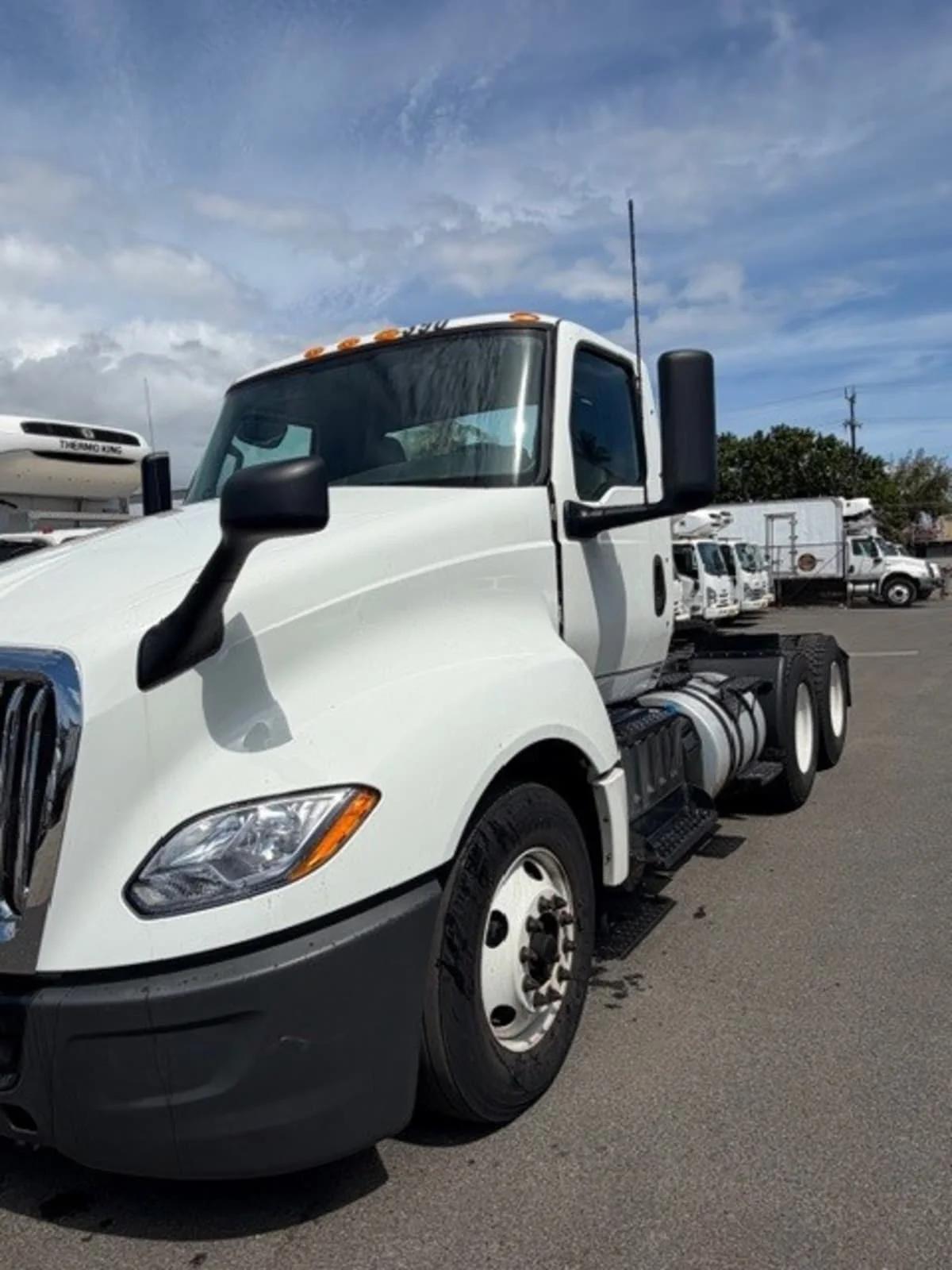 2018 International LT in Kapolei, HI — photo 3