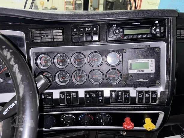 2012 Kenworth T800 in Hartford, SD — photo 19