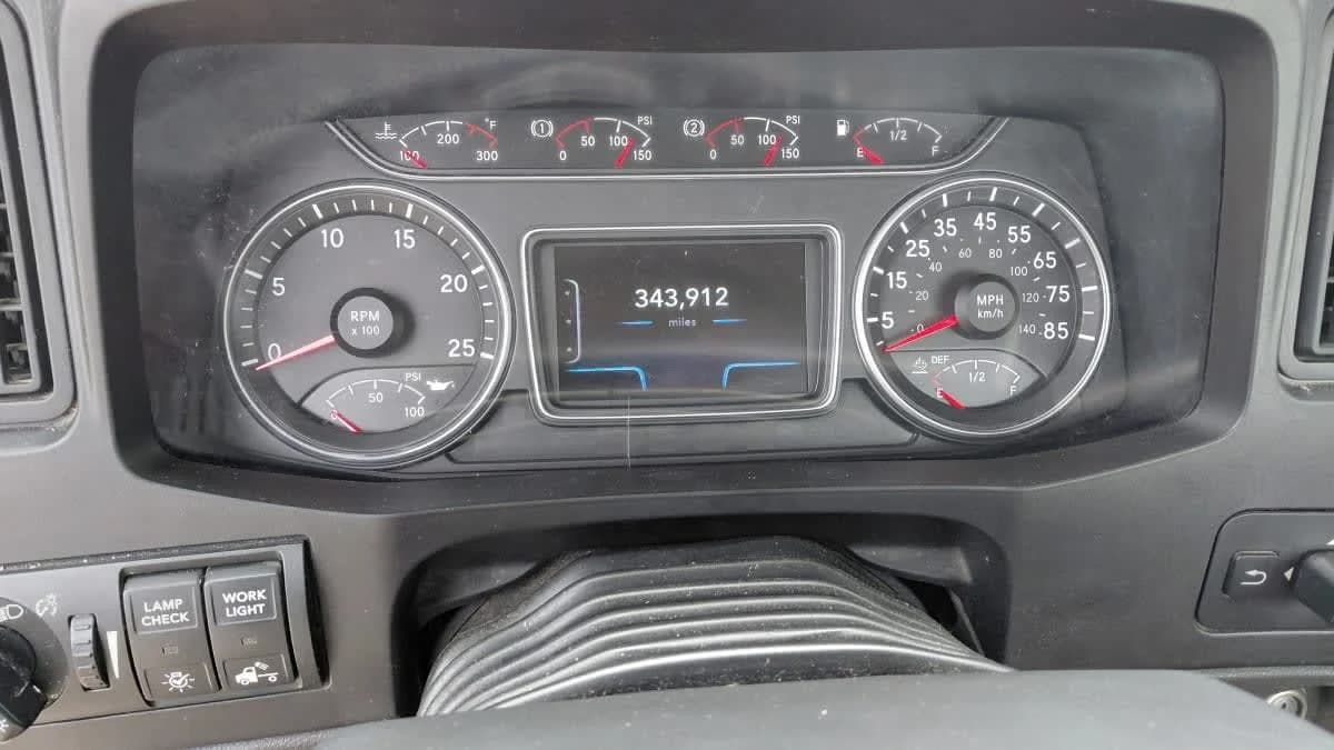 2019 International LT in West Chester, OH — photo 10