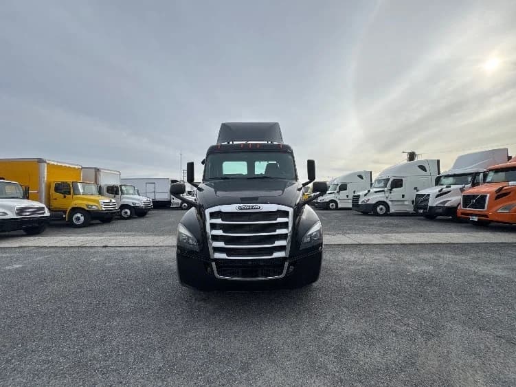 2019 Freightliner Cascadia in Ocala, FL — photo 2