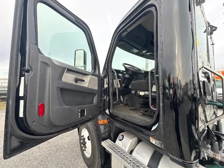 2019 Freightliner Cascadia in Ocala, FL — photo 9