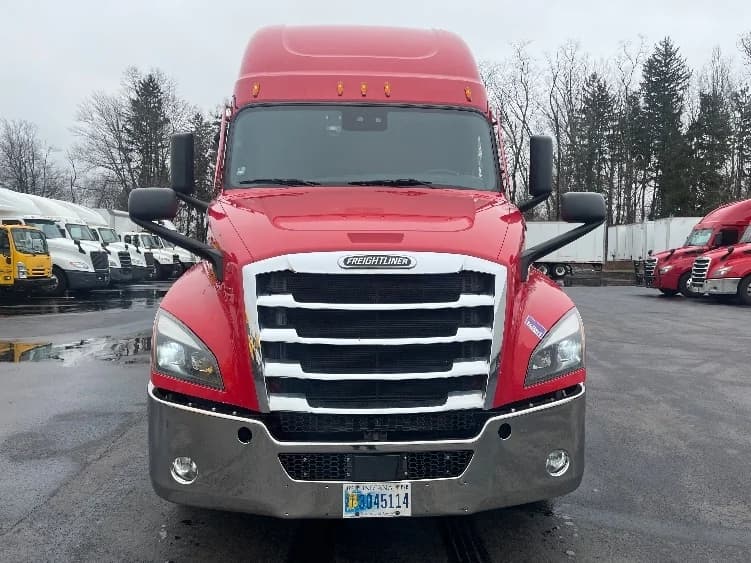 2021 Freightliner Cascadia in Cranbury, NJ — photo 2