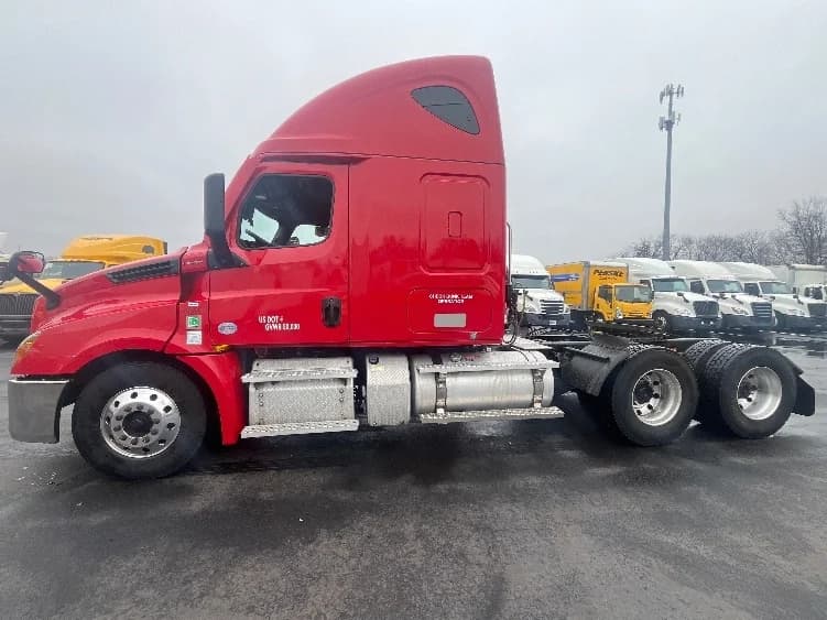 2021 Freightliner Cascadia in Cranbury, NJ — photo 4