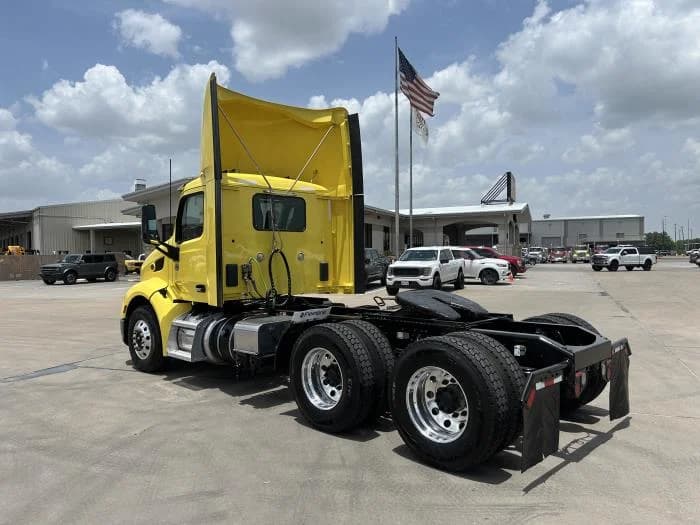 2021 Peterbilt 579 in Houston, TX — photo 4