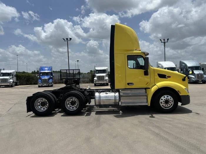 2021 Peterbilt 579 in Houston, TX — photo 7