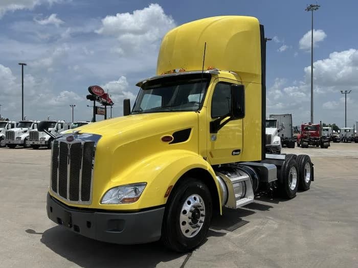 2021 Peterbilt 579 in Houston, TX — photo 2