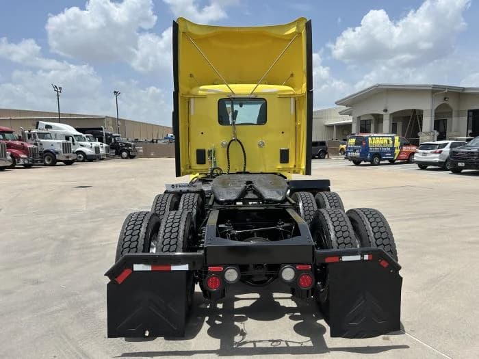 2021 Peterbilt 579 in Houston, TX — photo 5