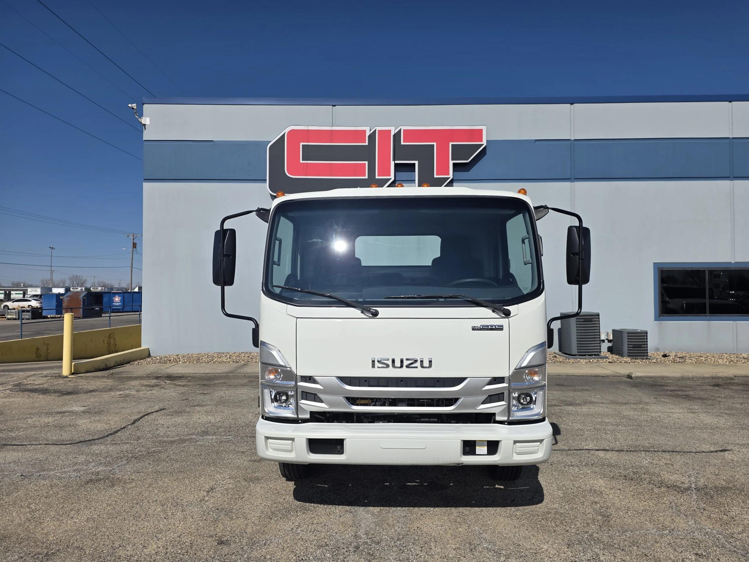 2025 Isuzu NRR in Springfield, IL — photo 2
