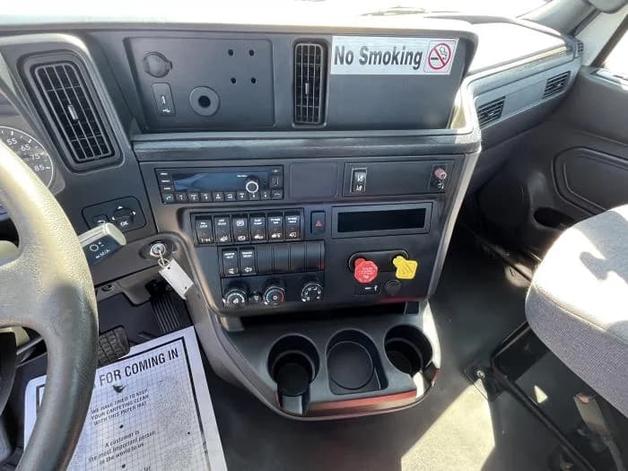 2022 International LT — photo 14
