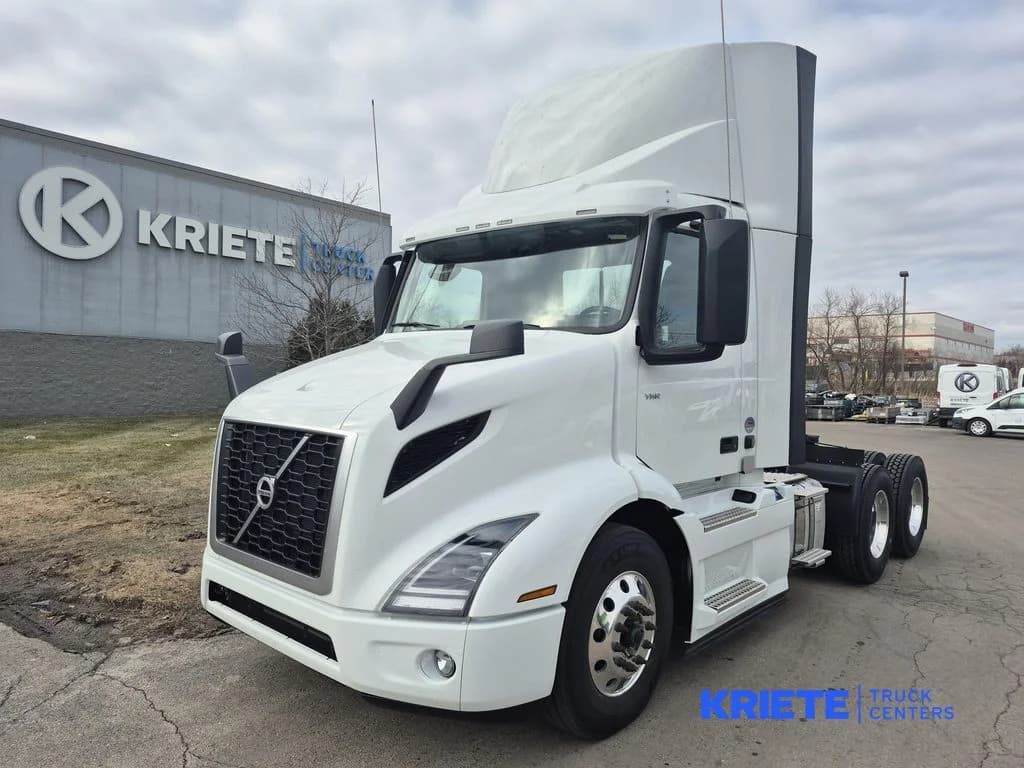 2025 Volvo VNR 640