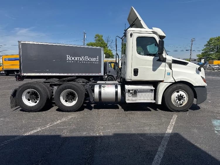 2019 Freightliner Cascadia in Baltimore, MD — photo 8