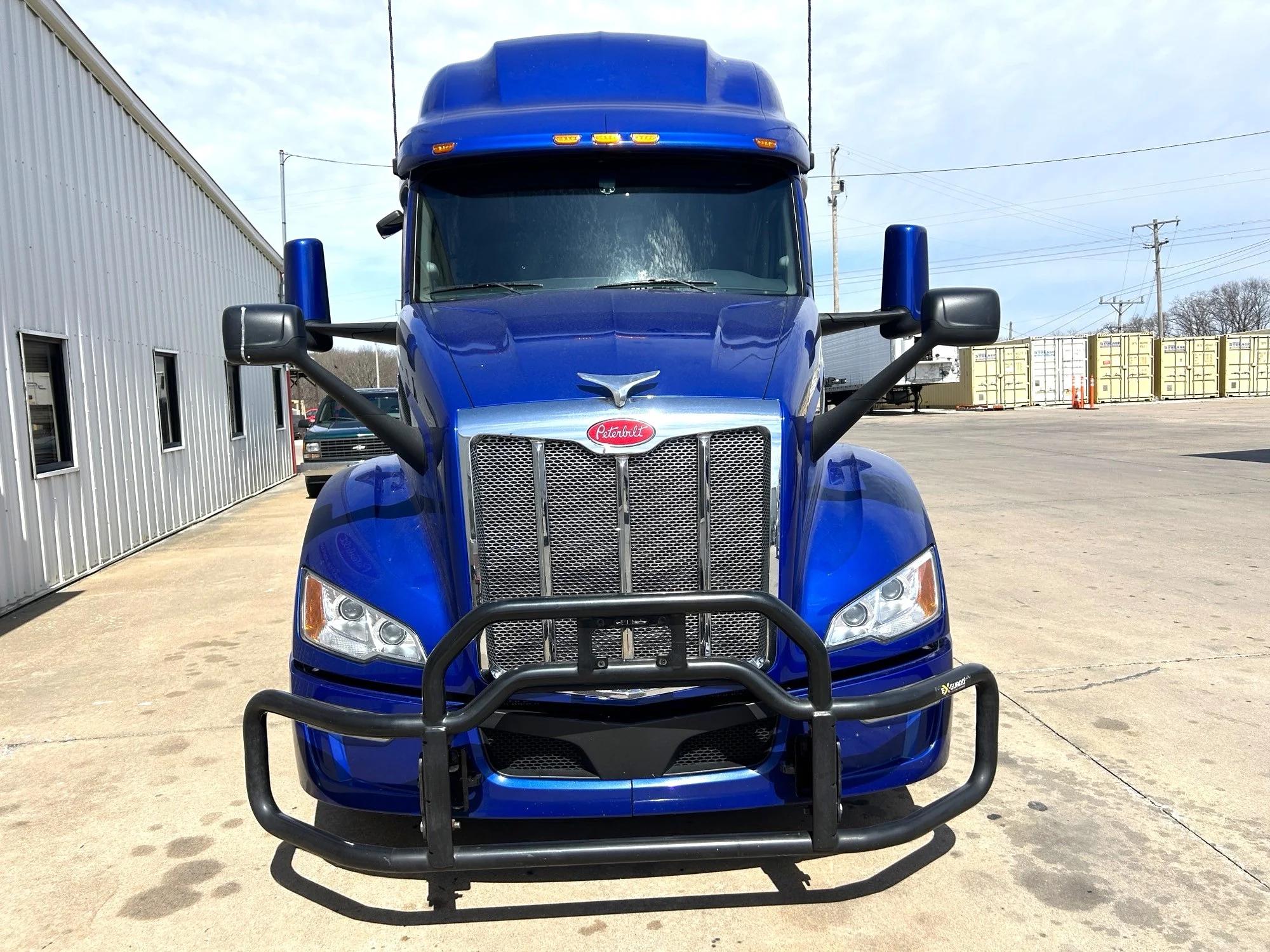 2023 Peterbilt 579 in Joplin, MO — photo 2