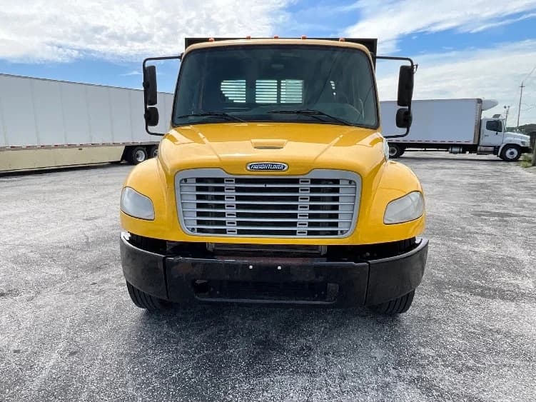 2019 Freightliner M2 106 in Tampa, FL — photo 2