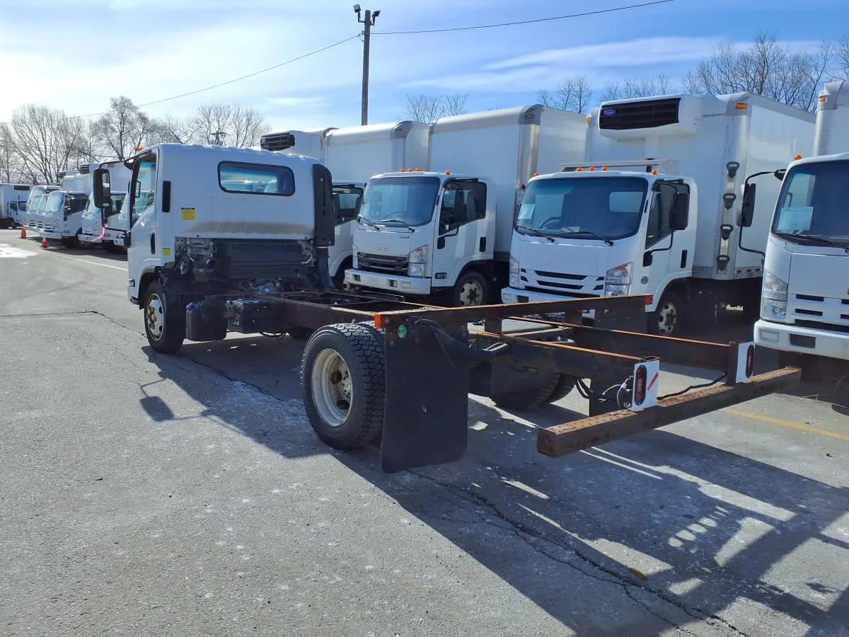 2017 Isuzu NRR in Salisbury, MA — photo 6