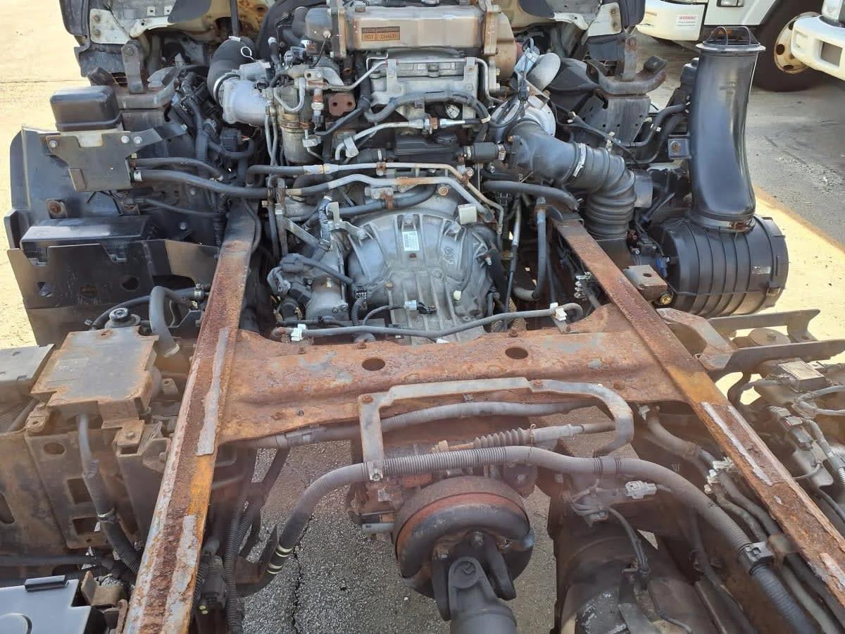 2017 Isuzu NRR in Salisbury, MA — photo 11