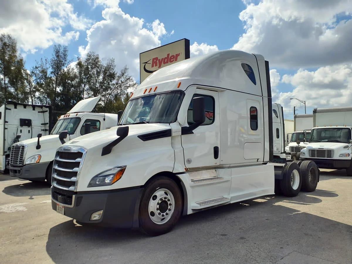 2022 Freightliner Cascadia in Miami, FL