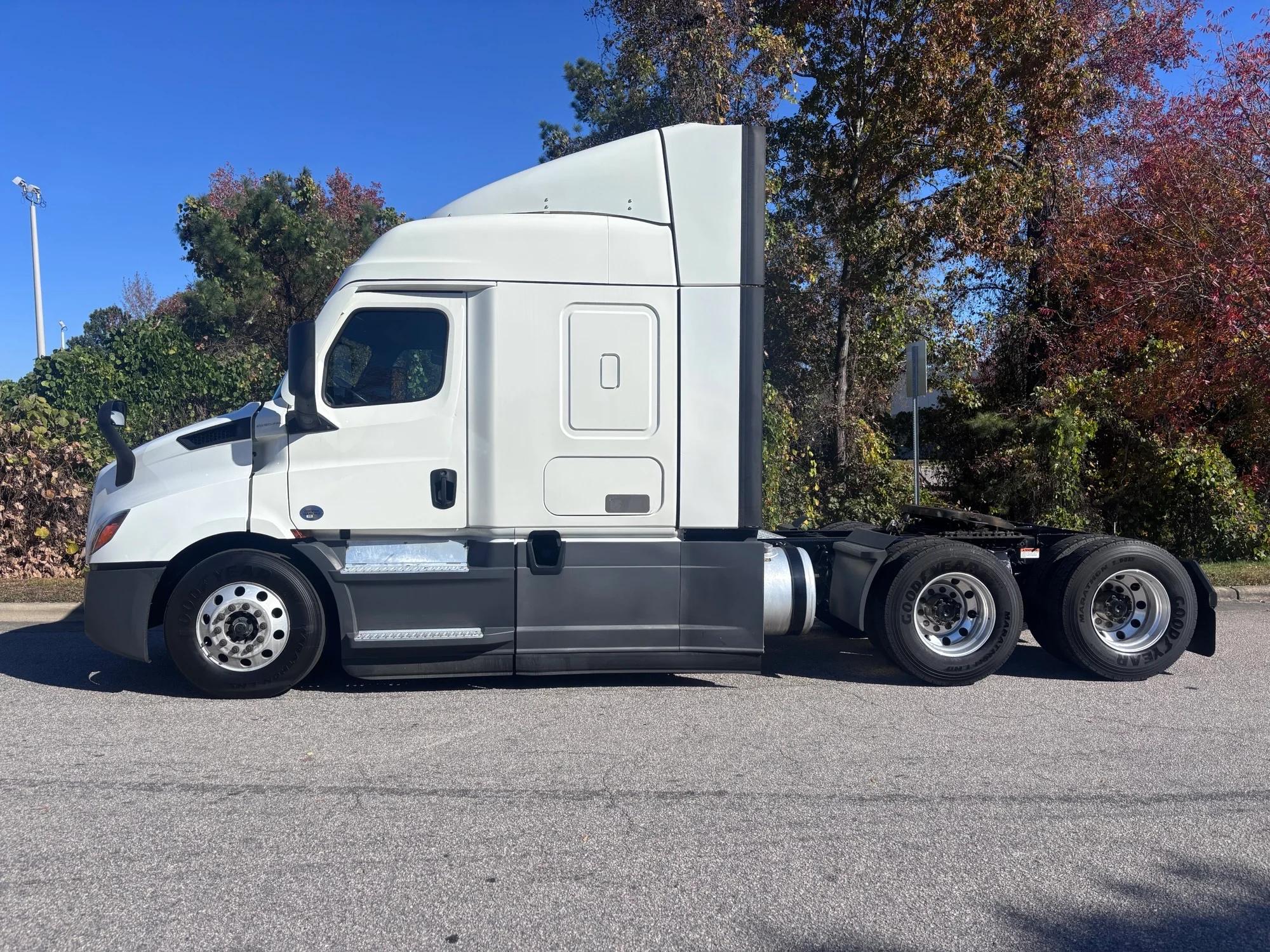 2021 Freightliner Cascadia in Raleigh, NC — photo 2