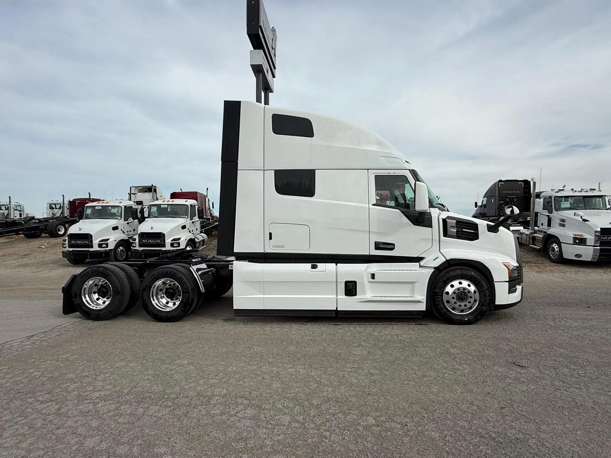 2026 Mack Pioneer — photo 6