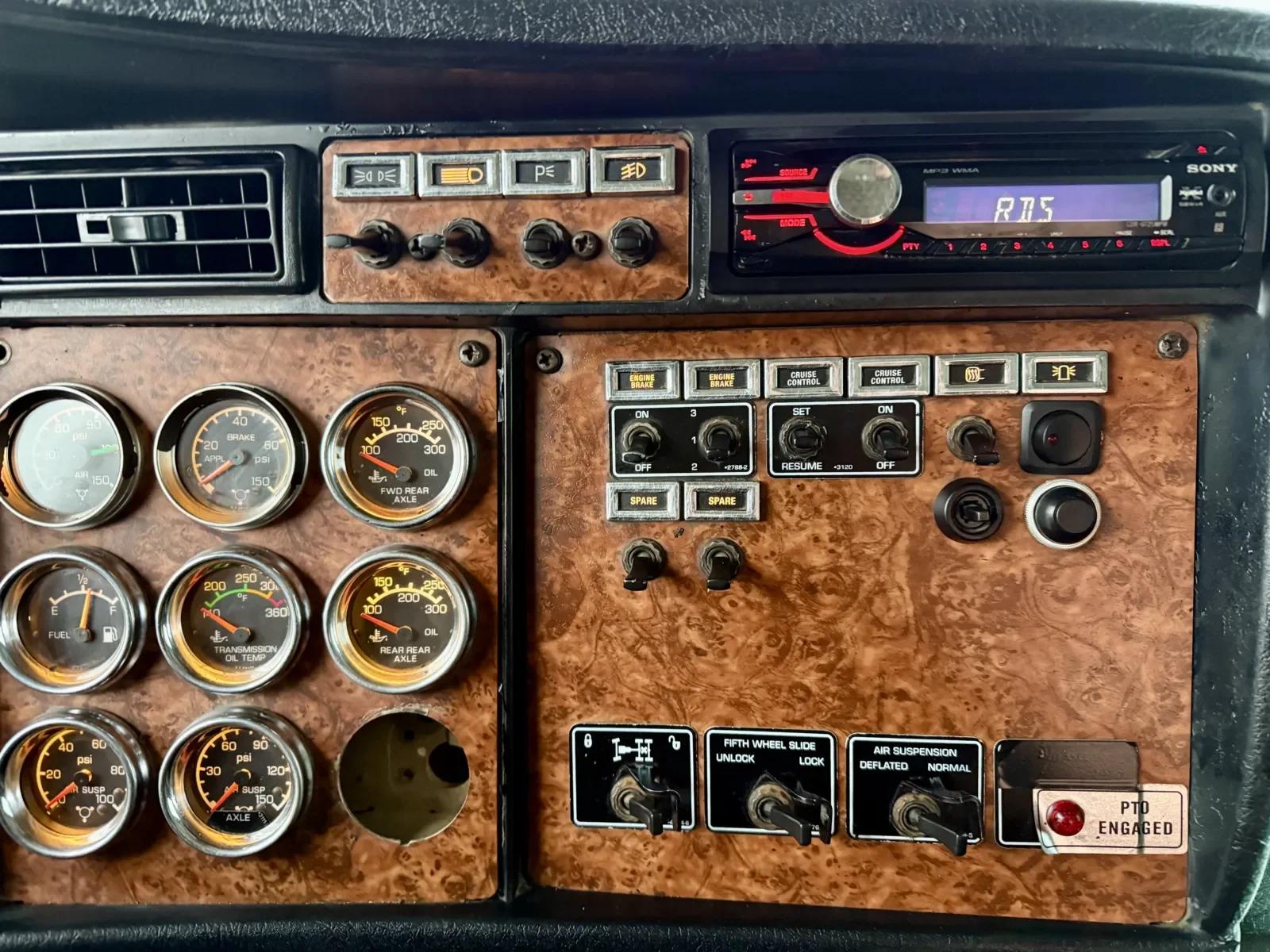 2003 Kenworth T800 in New Lenox, IL — photo 18