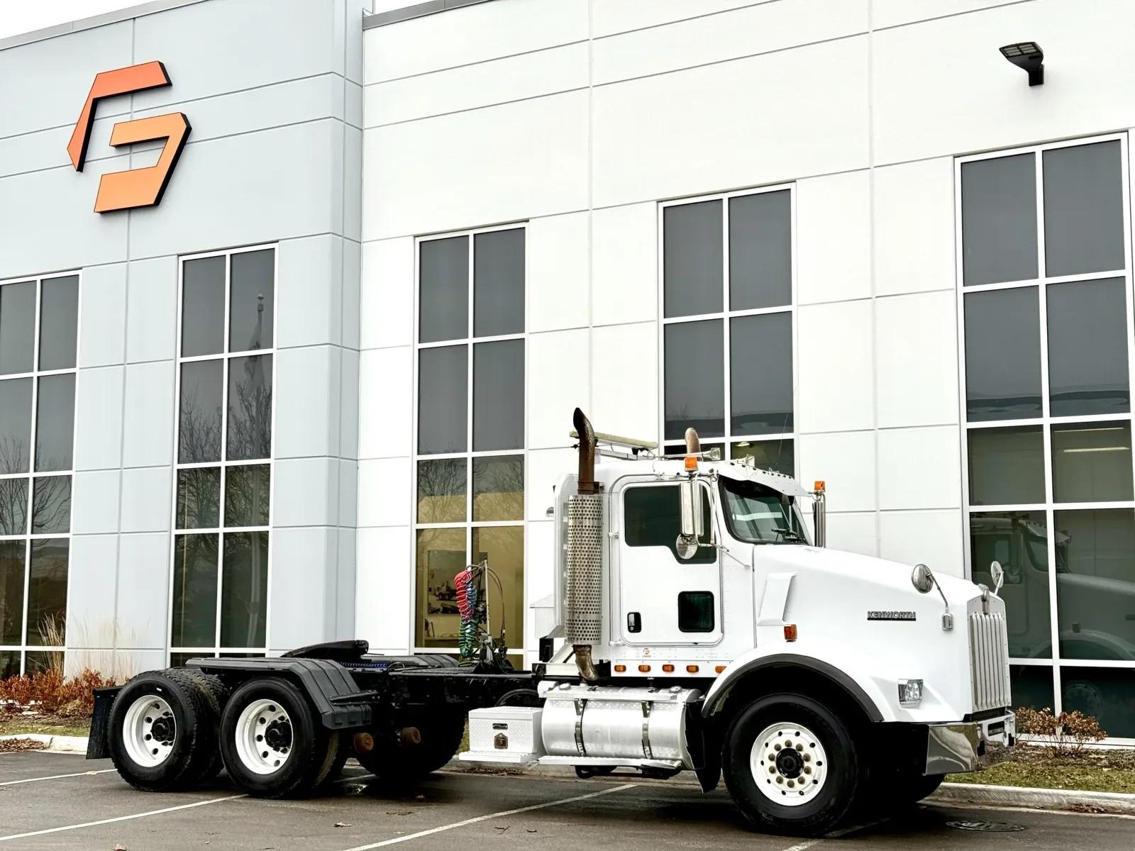 2003 Kenworth T800 in New Lenox, IL — photo 2