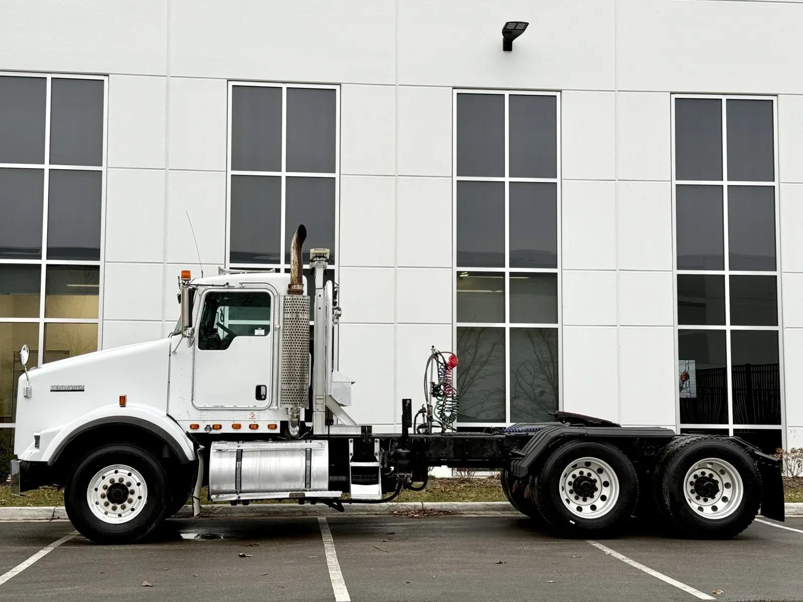 2003 Kenworth T800 in New Lenox, IL — photo 4