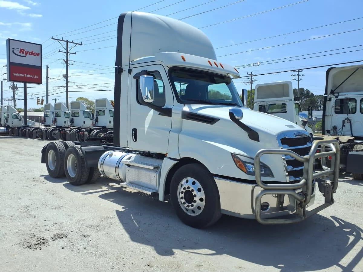 2020 Freightliner Cascadia in Greenville, SC — photo 3