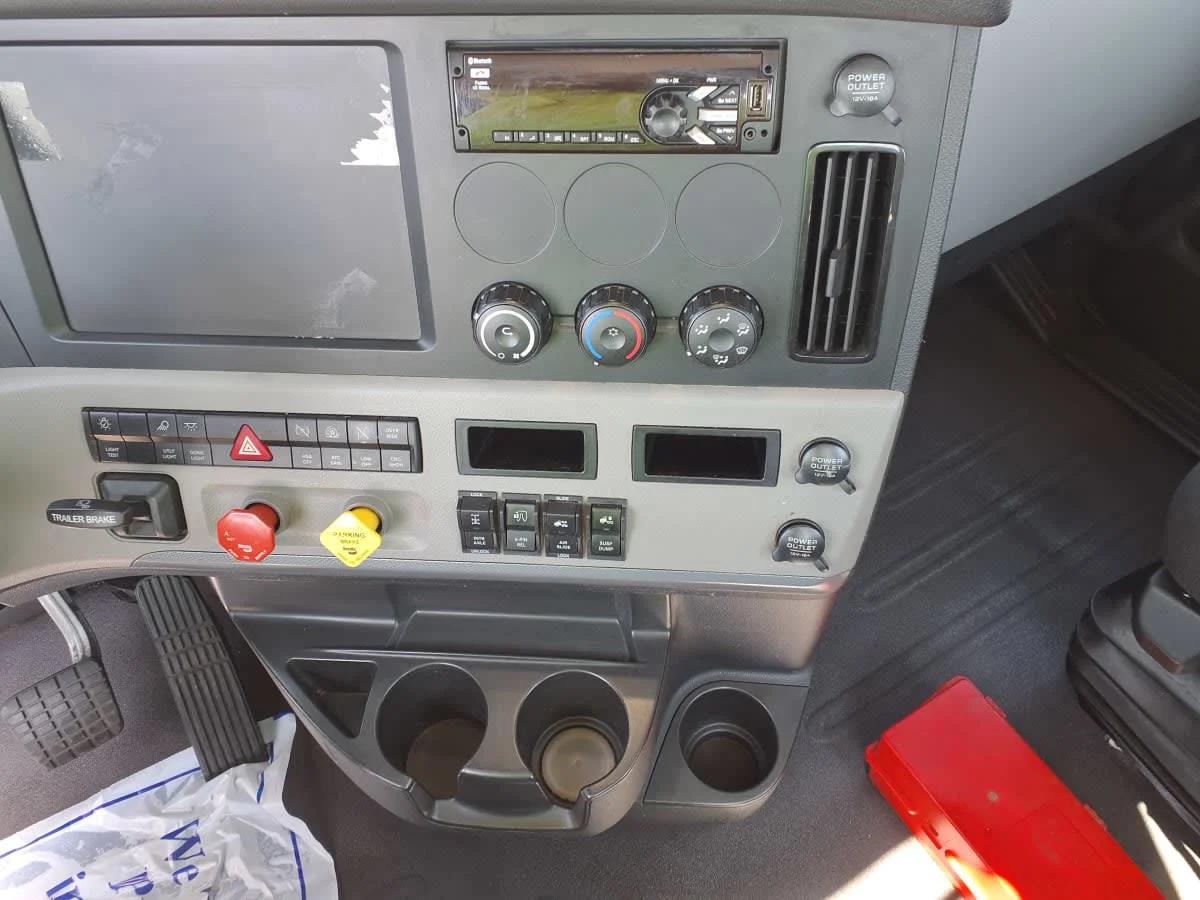 2020 Freightliner Cascadia in Greenville, SC — photo 13