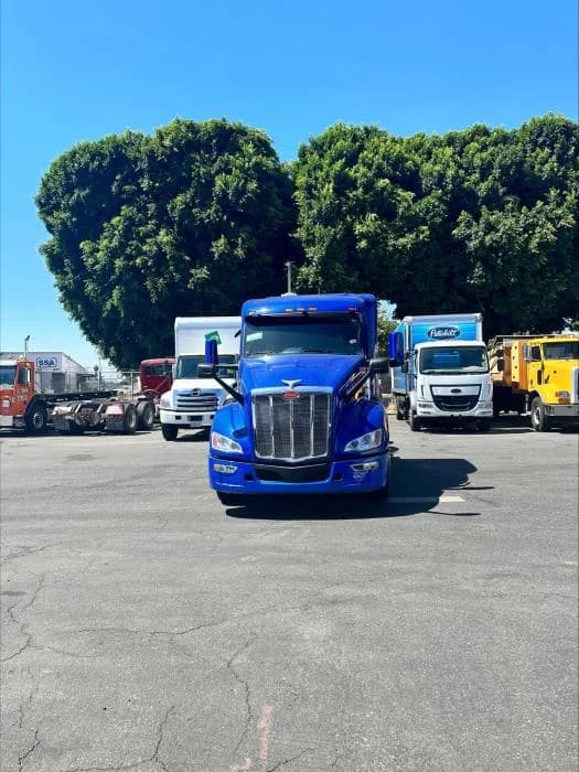 2024 Peterbilt 579 in Los Angeles, CA — photo 16